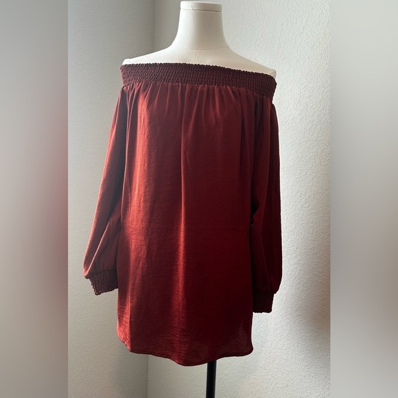 New Cabi Sz M Cooper Foxy Smocked Satin Blouse Off Shoulder - Picture 2 of 8